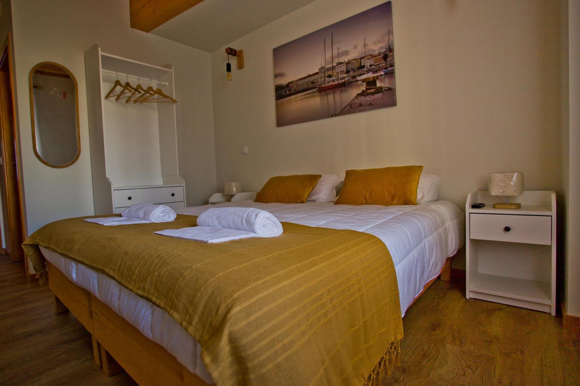 Guest House 10 De Agosto Figueira da Foz Buitenkant foto